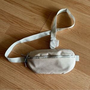 NEW Therabody United Airlines Beige Crossbody Fanny Bag